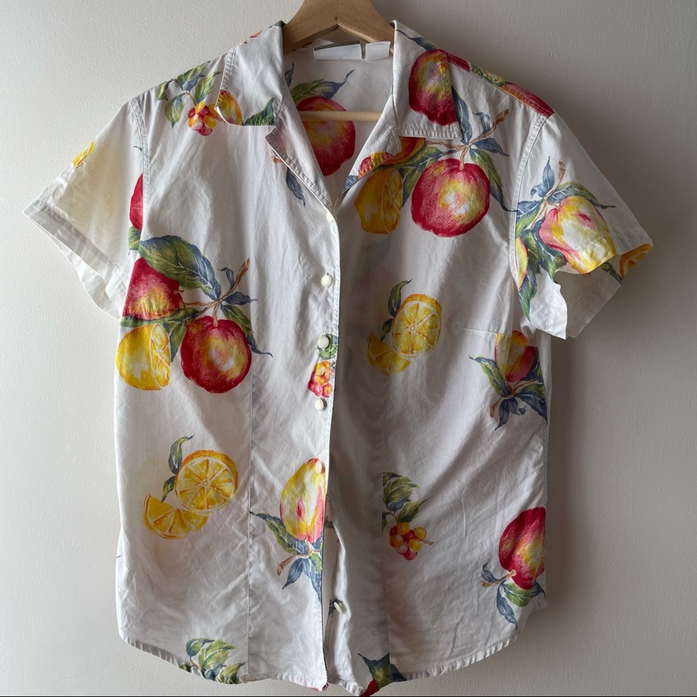 LIZWEAR VTG APPLE WHITE BUTTONED TOP